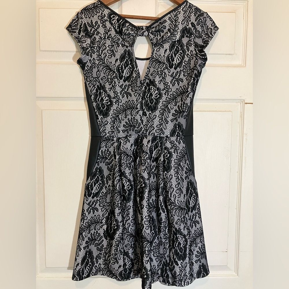 Jessica Simpson, lace overlay, mini dress, pockets, size S, excellent condition - Picture 5 of 5